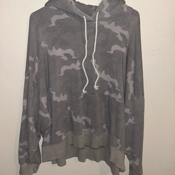 American Eagle Outfitters Gray Camo Sweatshirt - Picture 1 of 3
